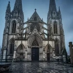 Église saint-andré de reims, façade néo-gothique et parvis